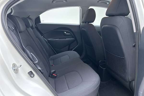 2013 Kia Rio S UB thumb-10