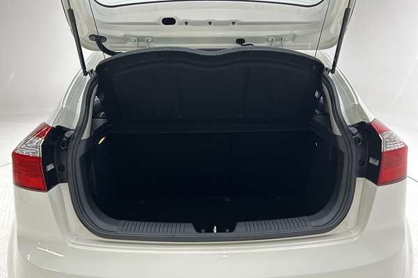 2013 Kia Rio S UB thumb-19