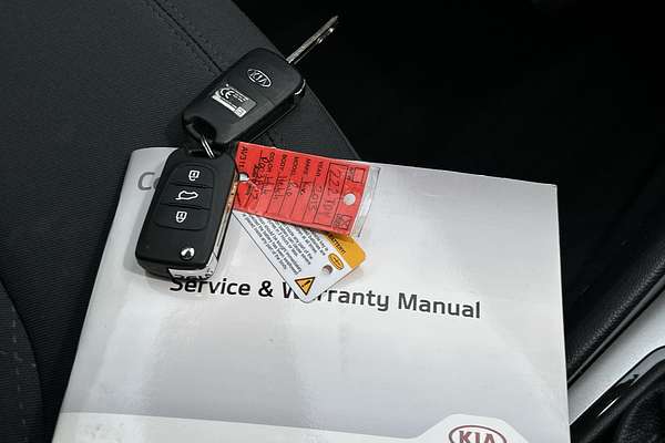 2013 Kia Rio S UB thumb-21