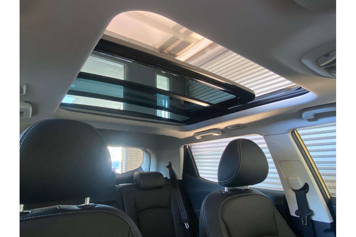 XUV 3X0 AX7L PM AT EXP ZY