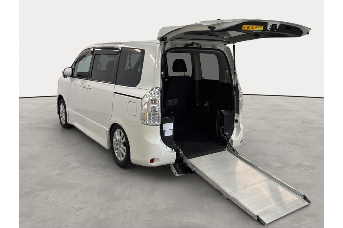 2010 Toyota Noah Si Slope Welcab
