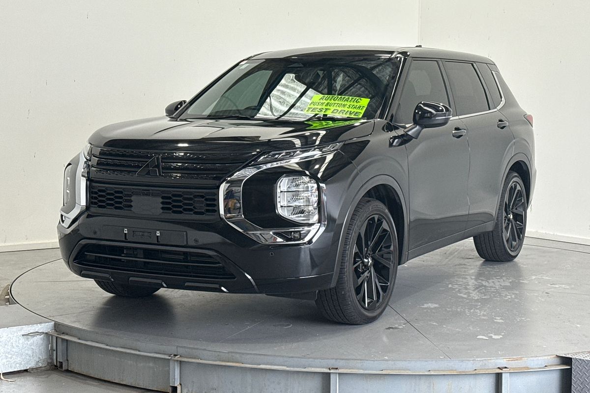 2023 Mitsubishi Outlander LS ZM