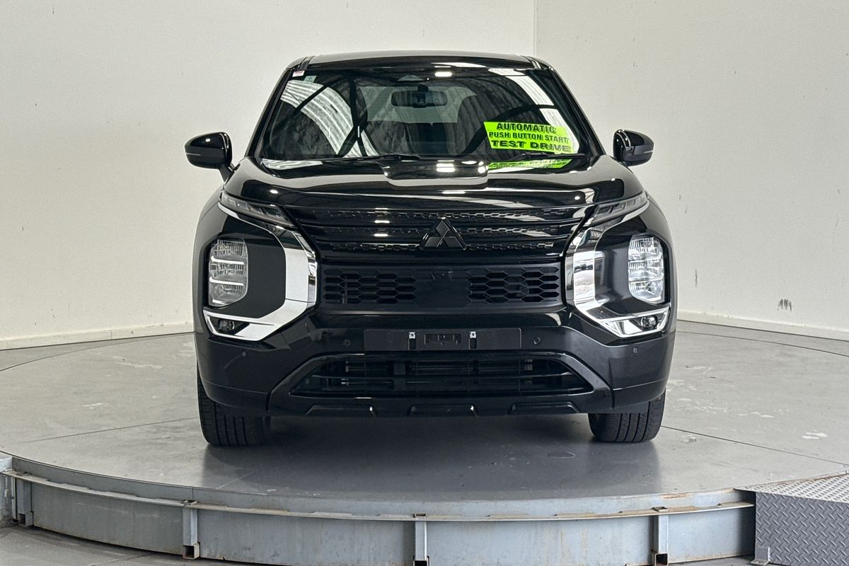 2023 Mitsubishi Outlander LS ZM