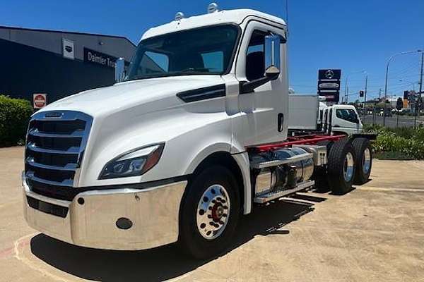 2023 Freightliner Cascadia 126 Tipper