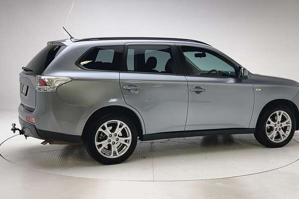 2013 Mitsubishi Outlander ES ZJ thumb-2