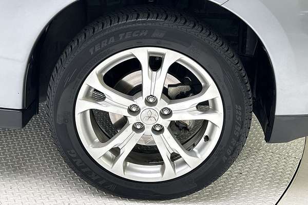 2013 Mitsubishi Outlander ES ZJ thumb-9