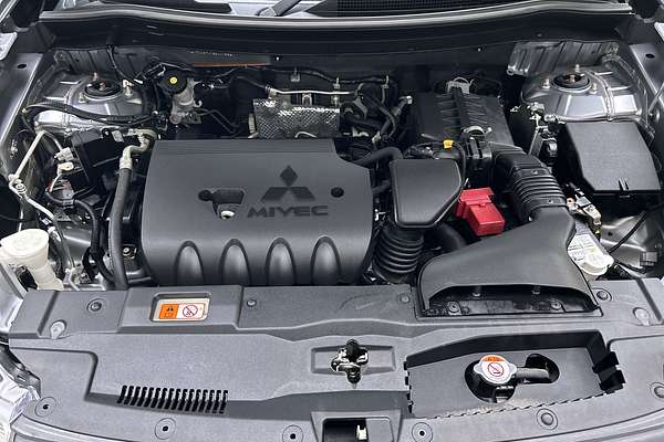 2013 Mitsubishi Outlander ES ZJ thumb-10