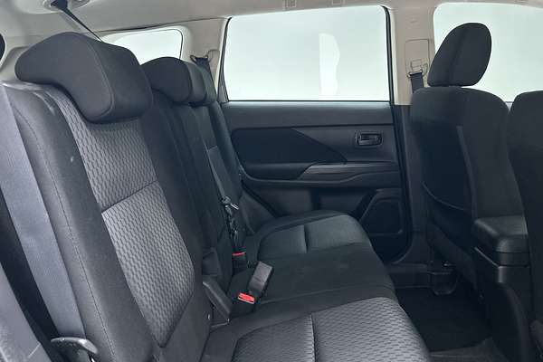 2013 Mitsubishi Outlander ES ZJ thumb-11