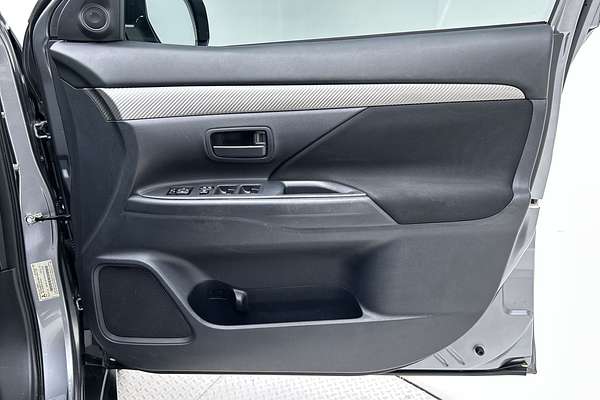 2013 Mitsubishi Outlander ES ZJ thumb-18