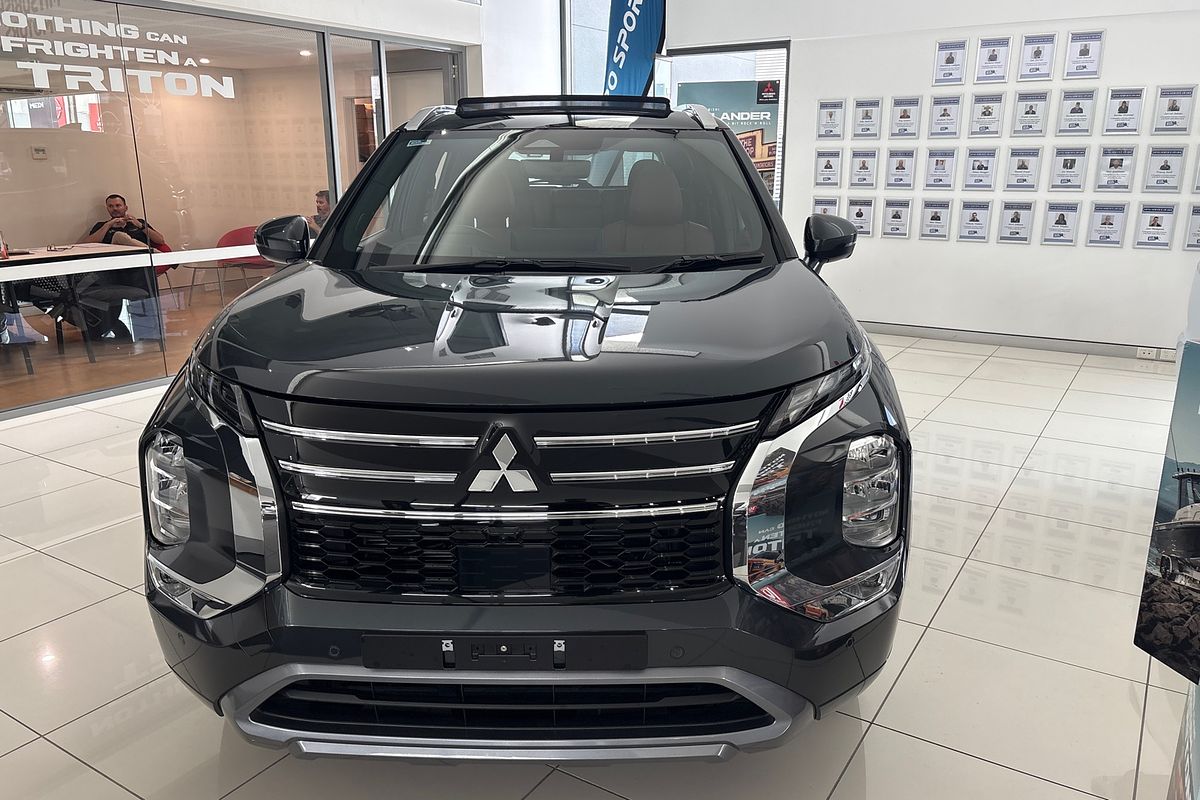 2025 Mitsubishi Outlander Exceed Tourer ZM