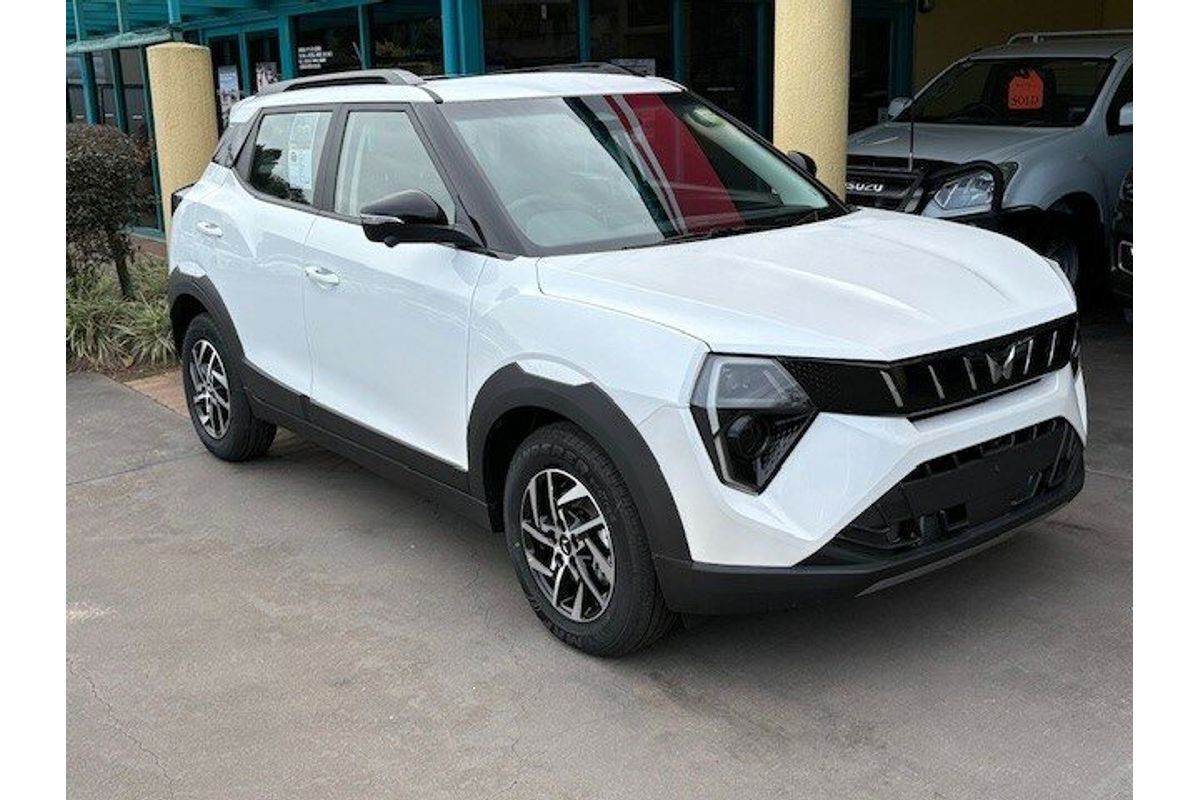 2025 Mahindra XUV 3XO AX5L