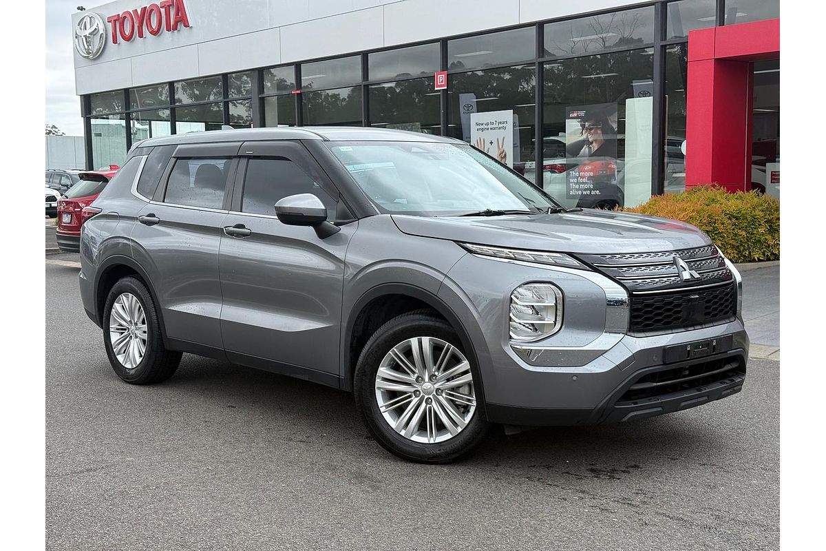 2023 Mitsubishi Outlander ES ZM