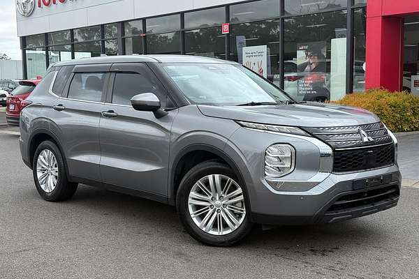 2023 Mitsubishi Outlander ES ZM