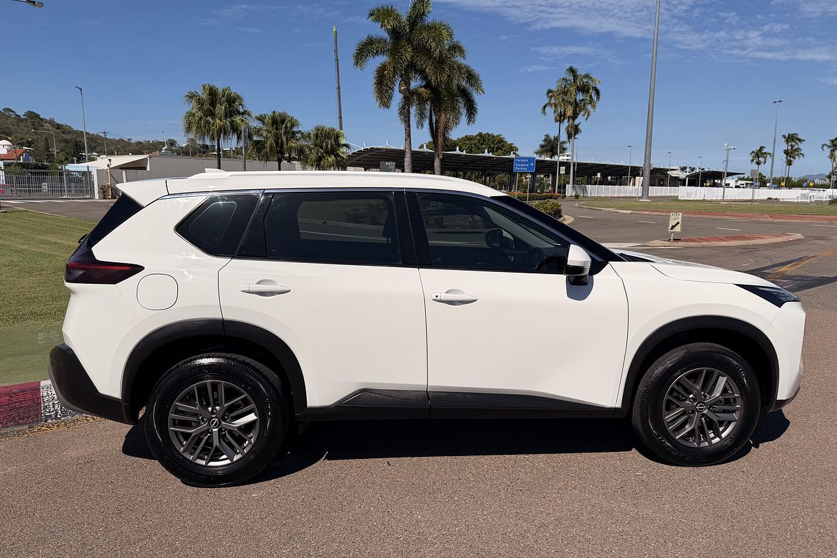 2024 Nissan X-TRAIL ST T33