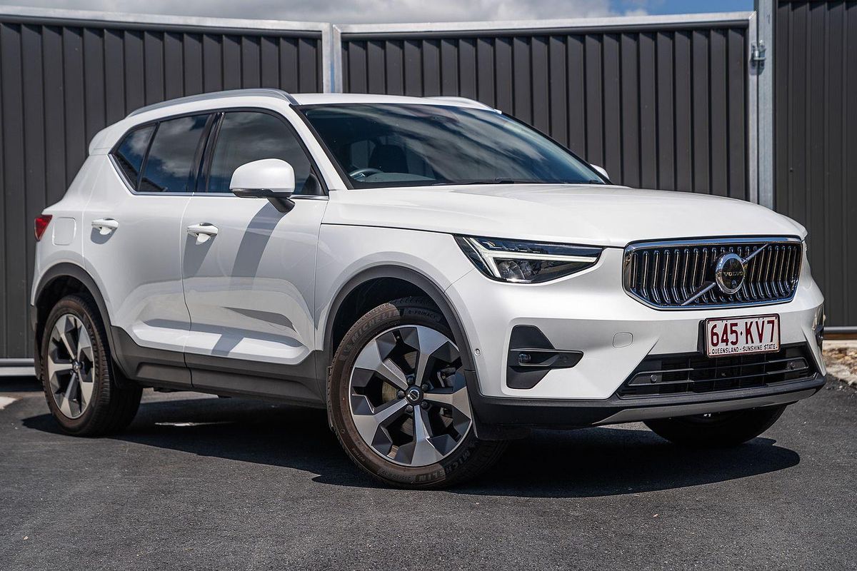2023 Volvo XC40 Ultimate B4 Bright