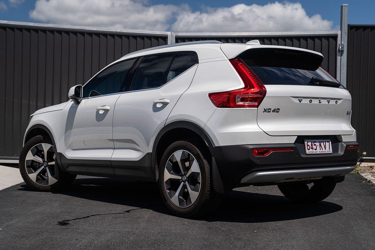 2023 Volvo XC40 Ultimate B4 Bright