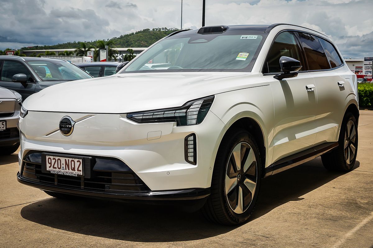 2025 Volvo EX90 Plus Twin Motor