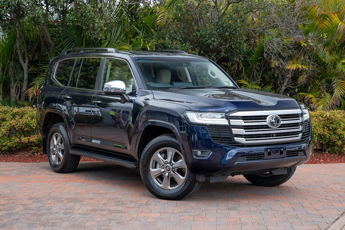 2022 Toyota Landcruiser Sahara FJA300R