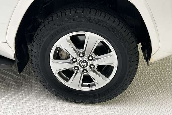 2024 Toyota Landcruiser Sahara FJA300R thumb-9