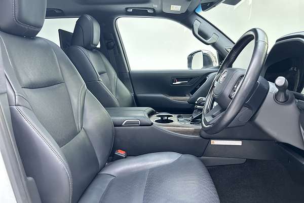 2024 Toyota Landcruiser Sahara FJA300R thumb-12