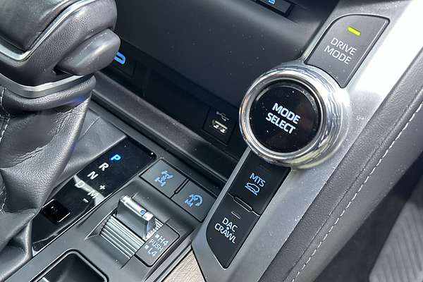 2024 Toyota Landcruiser Sahara FJA300R thumb-16