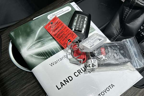 2024 Toyota Landcruiser Sahara FJA300R thumb-22