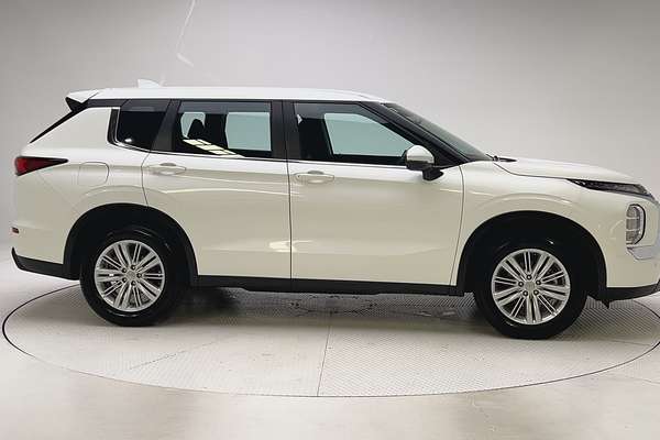 2024 Mitsubishi Outlander ES ZM thumb-8