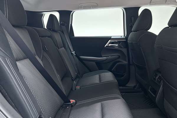 2024 Mitsubishi Outlander ES ZM thumb-11