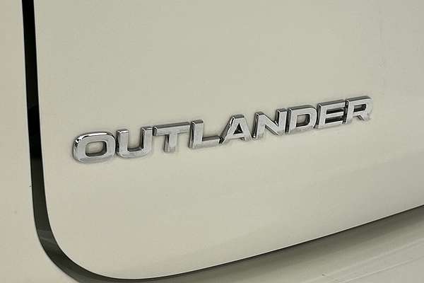 2024 Mitsubishi Outlander ES ZM thumb-21