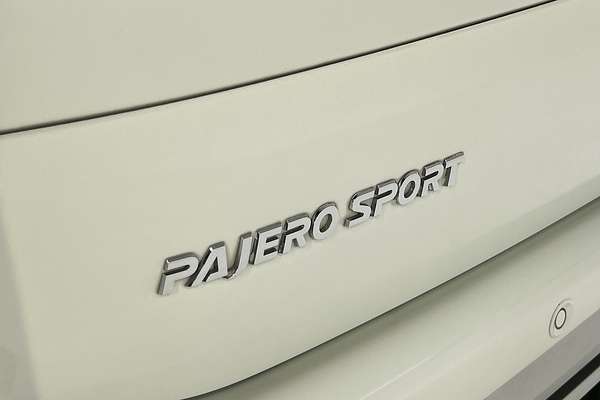 2020 Mitsubishi Pajero Sport Exceed QF thumb-21