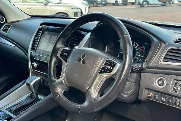 2022 Mitsubishi Pajero Sport GSR QF thumb-3