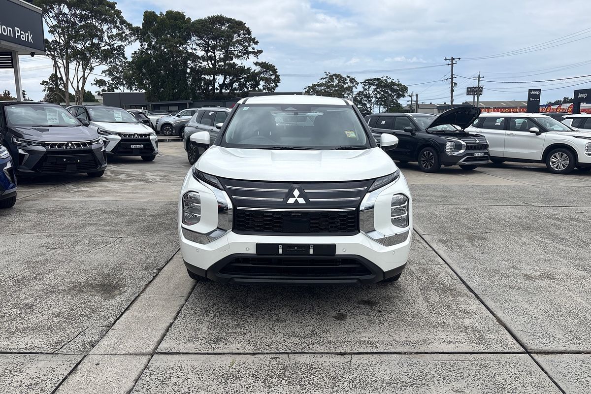 2025 Mitsubishi Outlander ES ZM