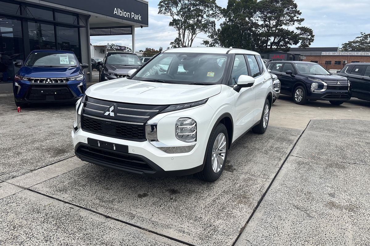 2025 Mitsubishi Outlander ES ZM