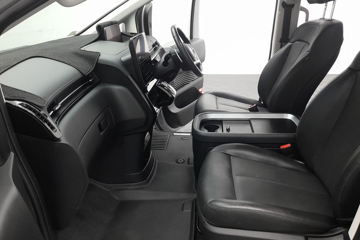 2022 Hyundai STARIA Highlander US4.V1