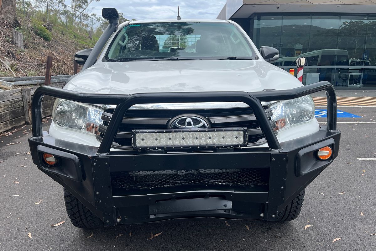 2017 Toyota Hilux SR (4x4) GUN126R 4X4