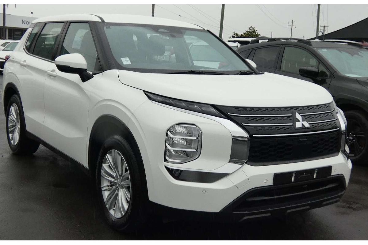 2023 Mitsubishi Outlander ES ZM