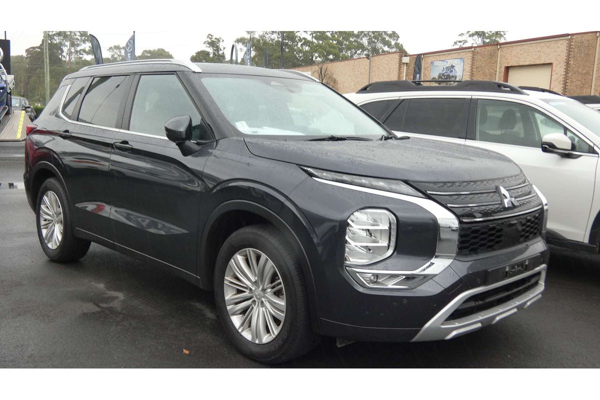 2024 Mitsubishi Outlander LS ZM