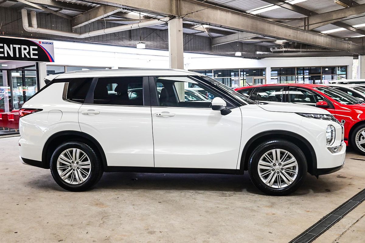 2024 Mitsubishi Outlander LS ZM