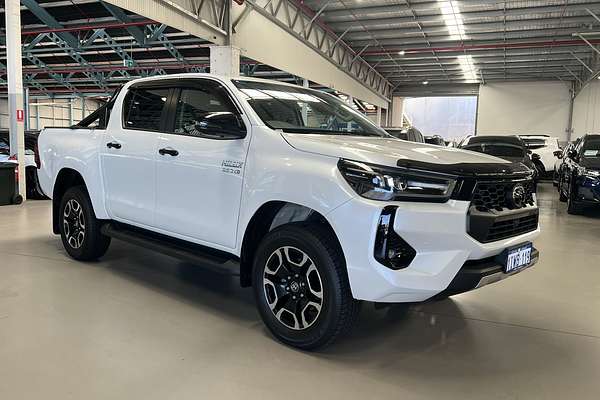 2025 Toyota Hilux SR5 48V GUN126R 4X4