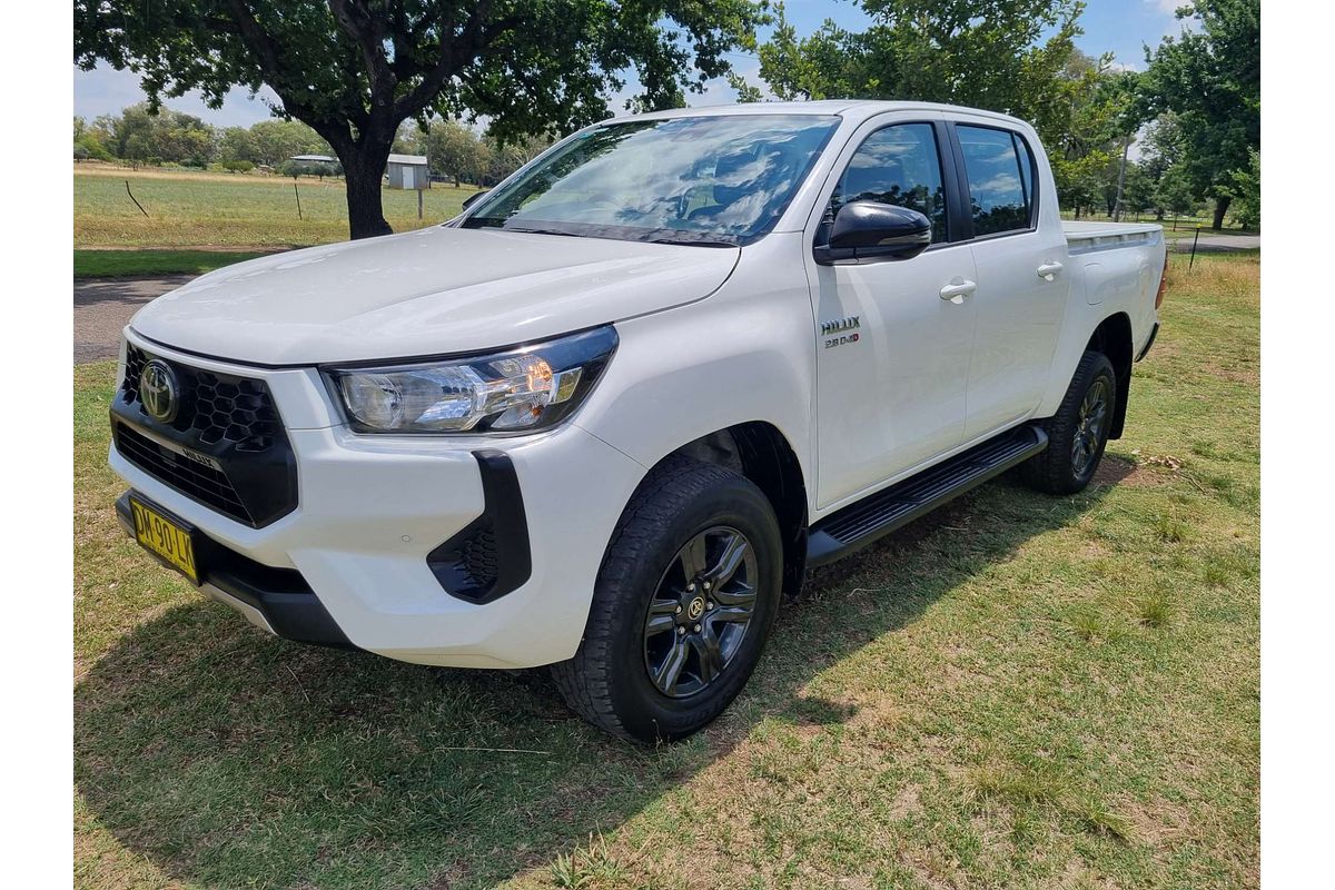 2024 Toyota Hilux SR GUN126R