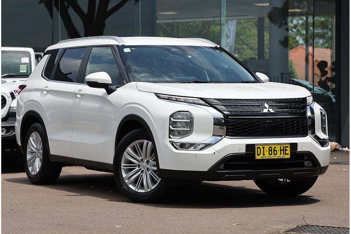 2023 Mitsubishi Outlander LS ZM