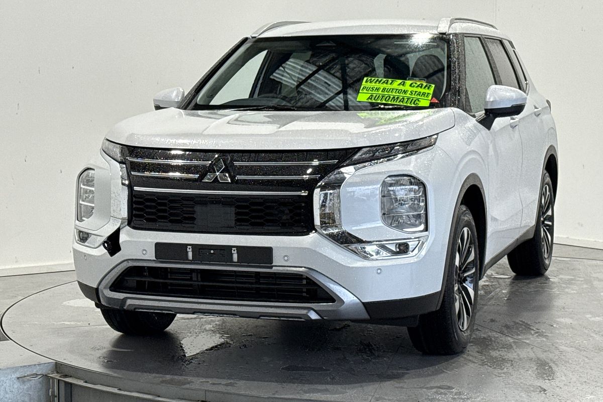 2025 Mitsubishi Outlander LS ZM