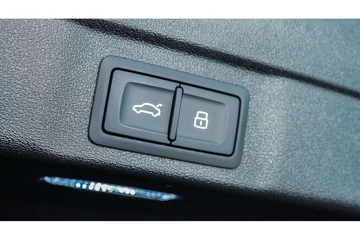 2025 Audi A5 e-hybrid S-Line B10