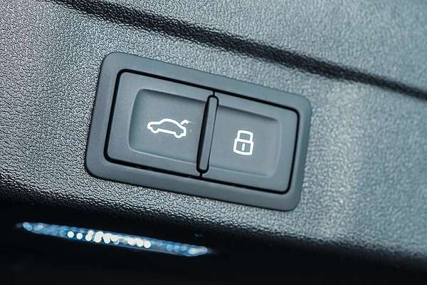 2025 Audi A5 e-hybrid S-Line B10