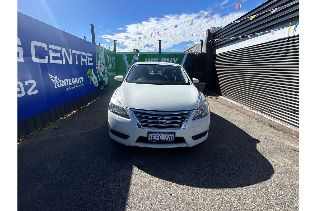 2012 Nissan Pulsar ST B17