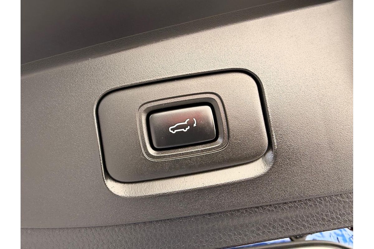 2023 Isuzu MU-X LS-T