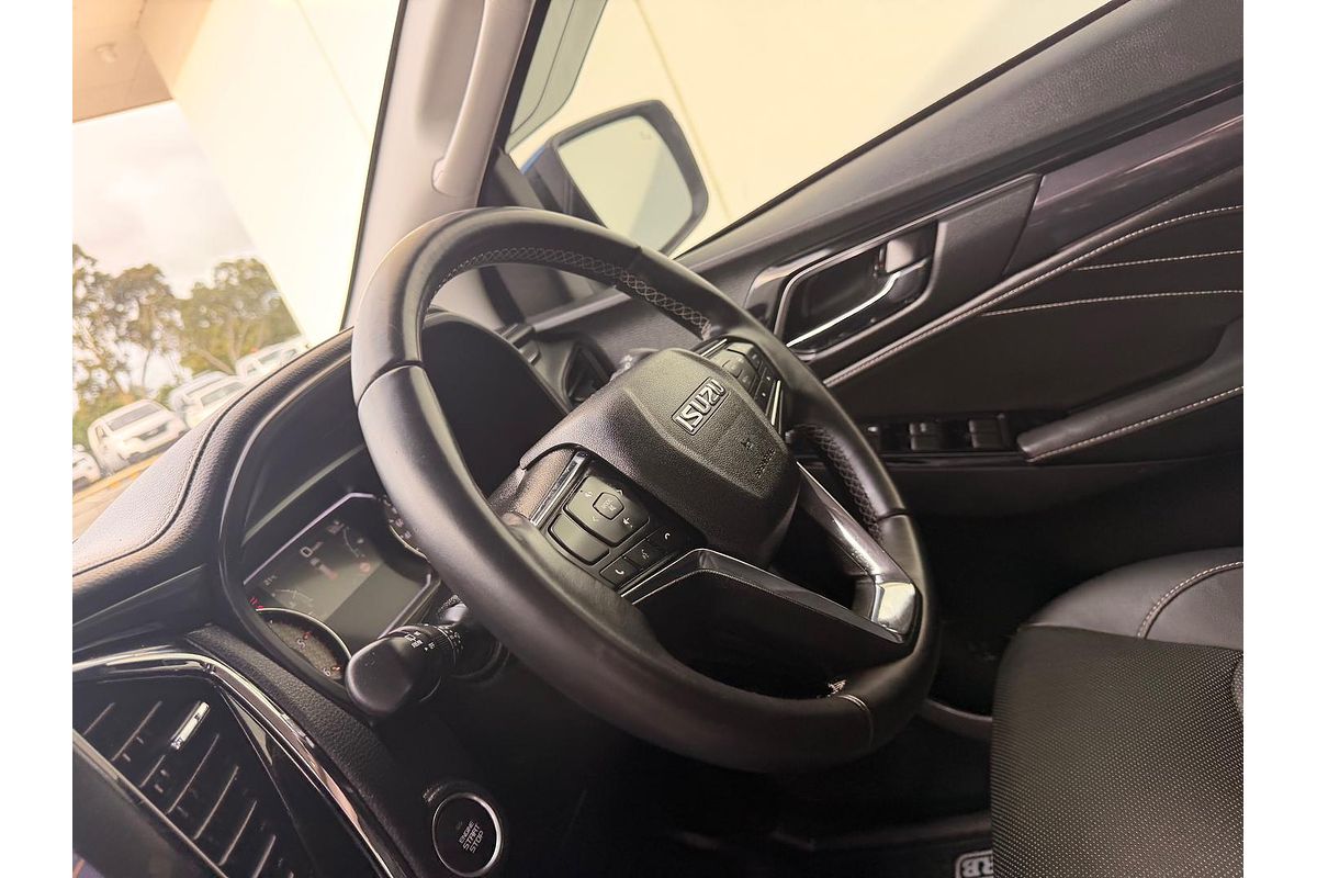 2023 Isuzu MU-X LS-T