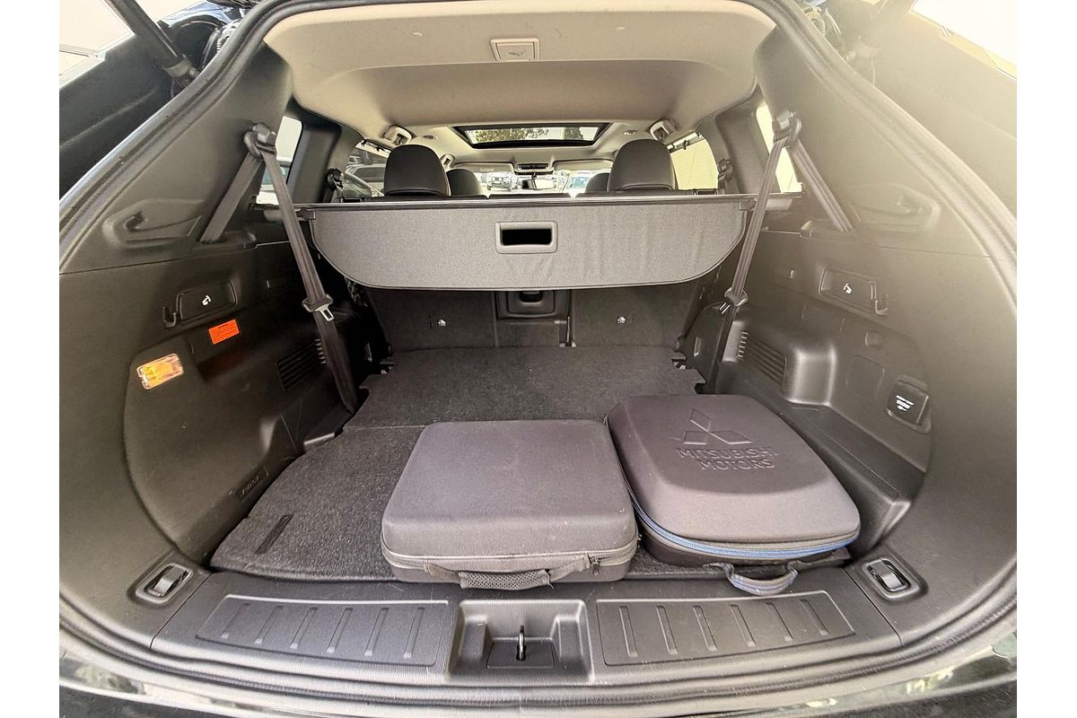 2023 Mitsubishi Outlander PHEV Exceed ZM