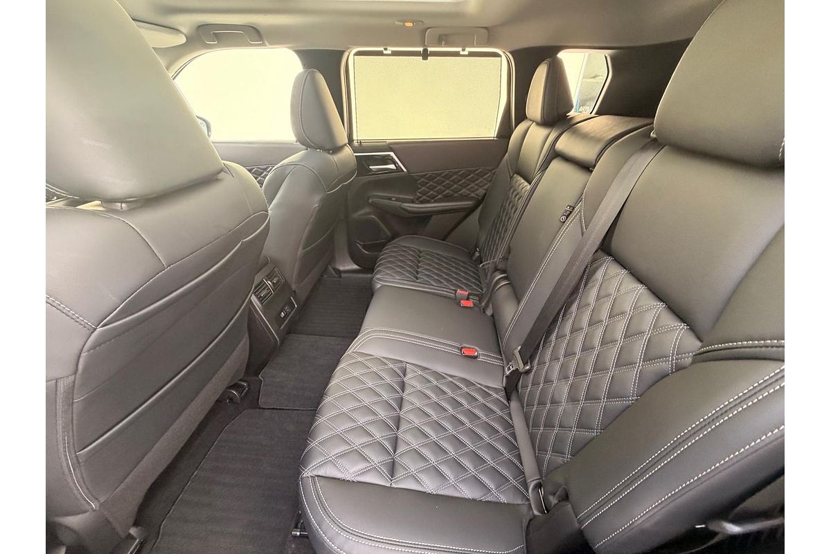 2023 Mitsubishi Outlander PHEV Exceed ZM