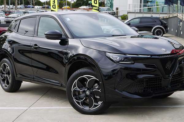 2025 Alfa Romeo Junior Ibrida Series 0